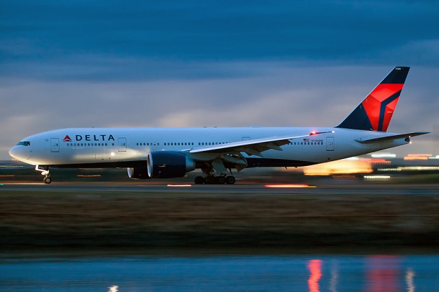 Sales of the 777-200/LR have been dwarfed by sales of its larger sibling the -300/ER.  Photo - Bernie Leighton | AirlineReporter