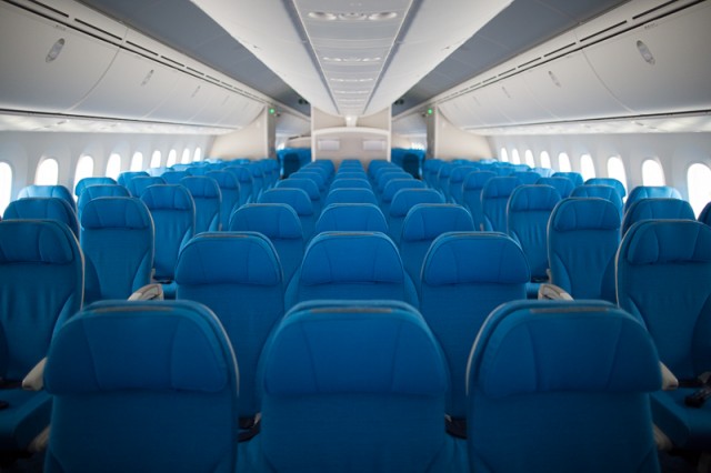 The very blue economy class in the Dreamliner - Photo: Jeremy-Dwyer Lindgren | Airways News