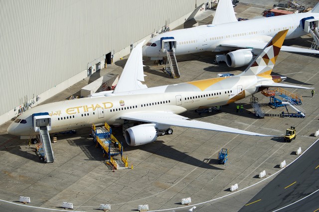 Aerial photo of Etihad Airways' first 787-9 at Paine Field - Photo: Bernie Leighton