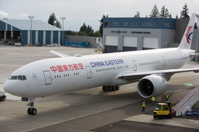 China Eastern's first Boeing 777-300ER seen next to the Future of Flight - Photo: Jeremy Dwyer Lindgren / NYCAviation.com
