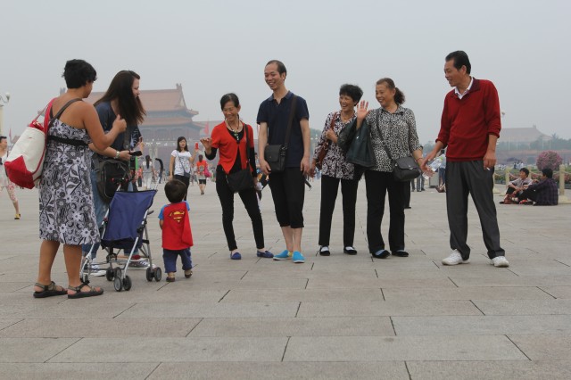Making friends in China -  Photo: David Delagarza 