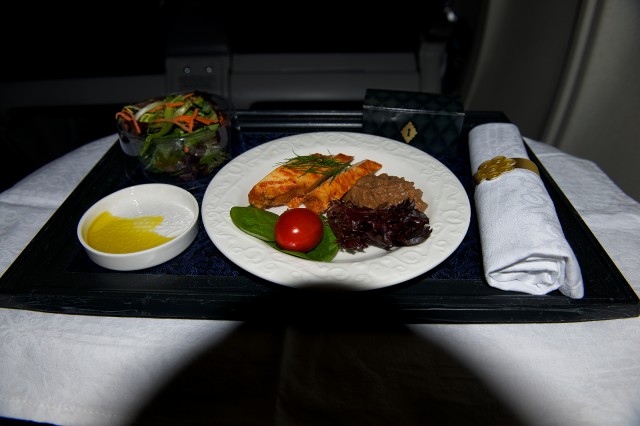 The starter, a Caribbean chicken salad. Photo - Bernie Leighton | AirlineReporter