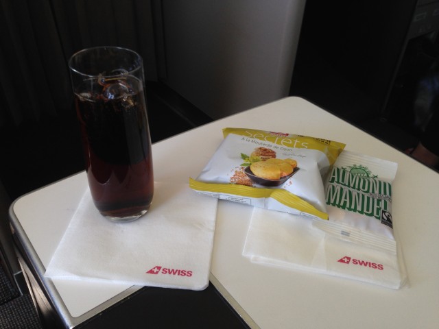 Pre-lunch drink along with a pre-packaged snack Photo: Jacob Pfleger | AirlineReporter