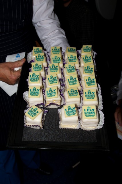 MD-11 cakes were passed out to each passenger in business class. Photo - Bernie Leighton | AirlineReporter