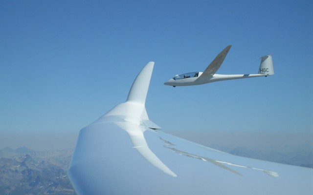 Gliders flying in formation near Lake Tahoe.  Photo: Soaring NV