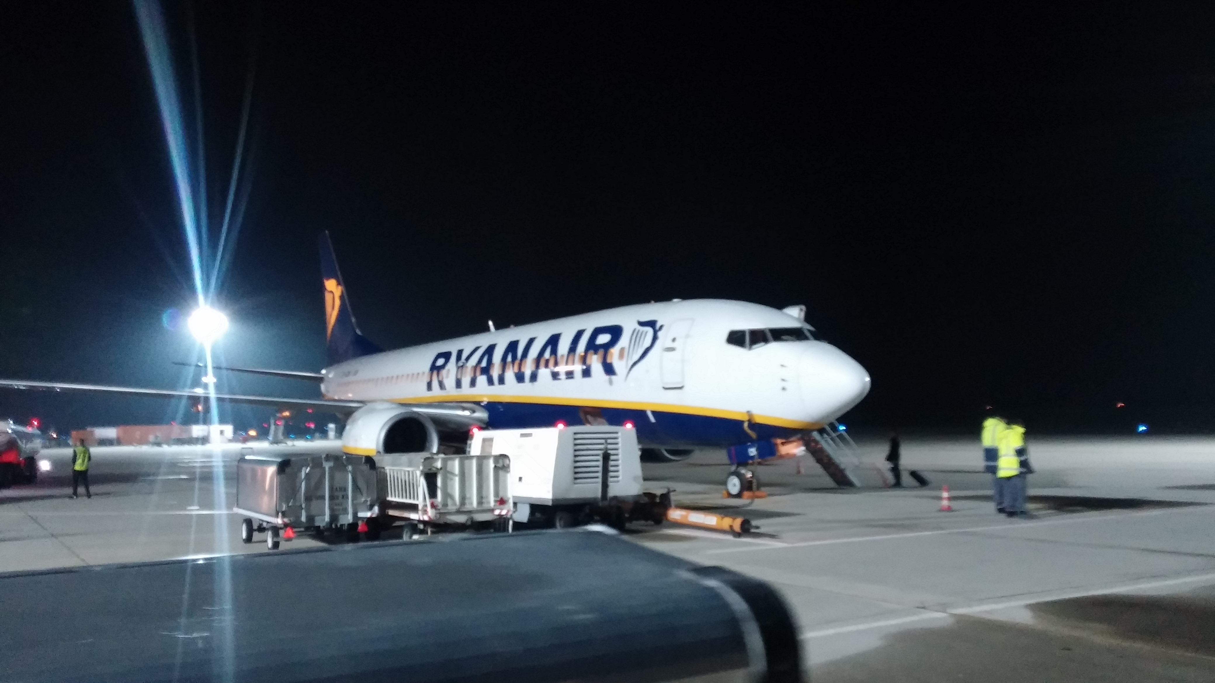 Ryanair Boeing 737 ready to be flown - Photo: Steven Paduchak