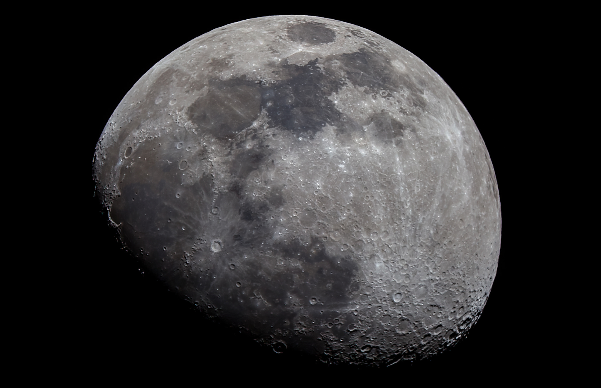 Правильная форма луны. Луна яйцеобразная. Луна космический объект. Реальная форма Луны. Как выглядит Луна вблизи.