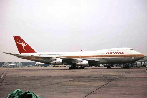 The old Qantas' livery seen on a Boeing 747-200 in 1982 - Photo: Ken Fielding