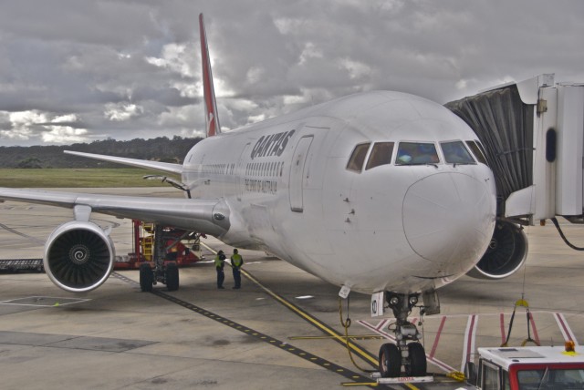 A Qantas Boeing 767 waiting to fly passengers - Photo: Aero Icarus | Flickr CC