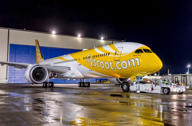 Scoot's first Boeing 787 Dreamliner in a very yellow livery - Photo: Scoot