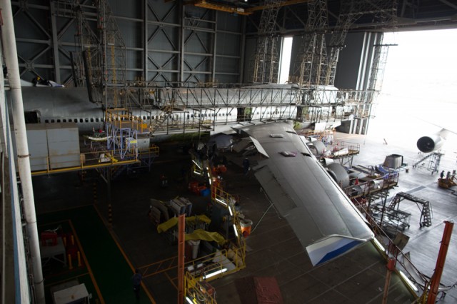 Scaffolding surrounding a Boeing 747-400