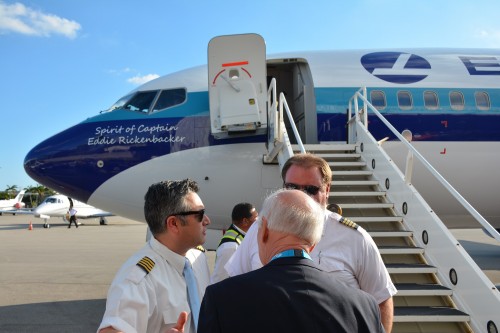 The flight crew outside of EAL's first 737 in Miami - Photo: AirwaysNews