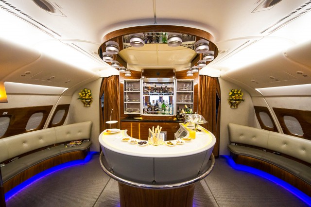 Emirates A380 Bar/Lounge Photo: Jacob Pfleger | AirlineReporter
