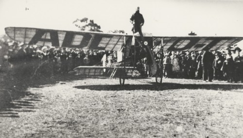 Guillaux and his Bleriot XI monoplane after the Melbourne-Sydney flight - Photo: National Library of Australia | WikiCommons