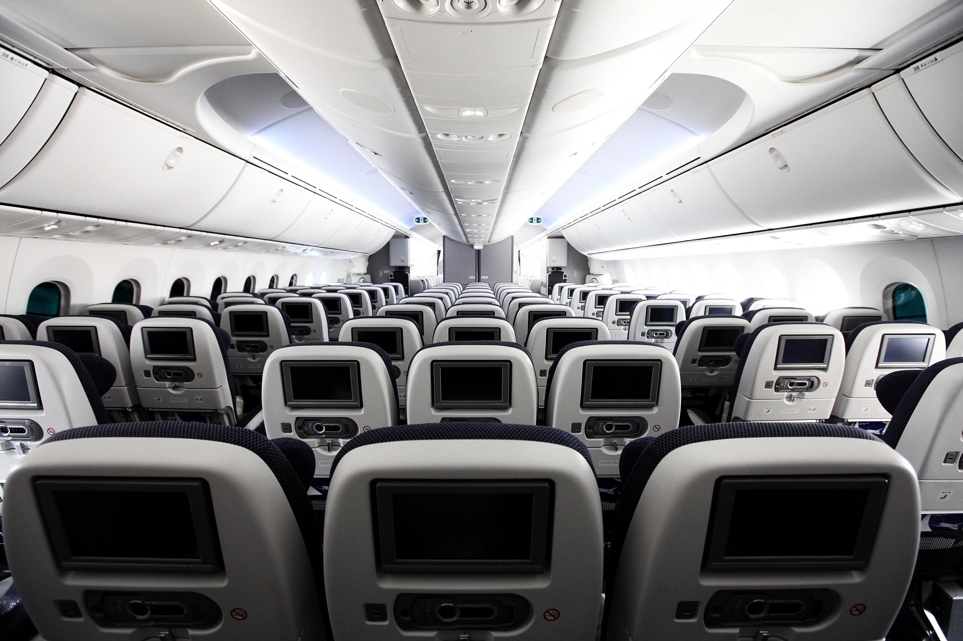 Inside the economy cabin (aka World Traveller) of a British Airways' Boeing 787 Dreamliner - Photo: BA