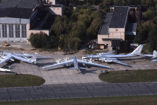 Multiple TU-95s on the ground during the MAKS air show in 1995 - Photo: Eric Bannwarth | FlickrCC