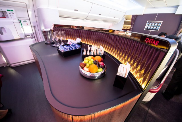 The central bar area in business class Photo: Jacob Pfleger | AirlineReporter
