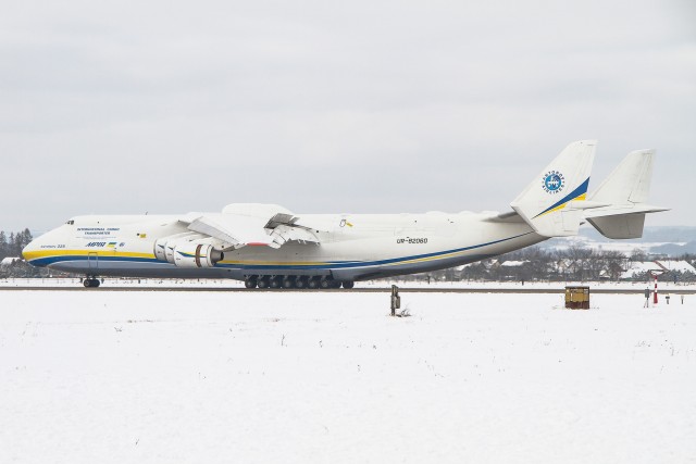 " Gradually coming to a stop after using over 3/4 of the runway Photo: Jacob Pfleger | AirlineReporter "