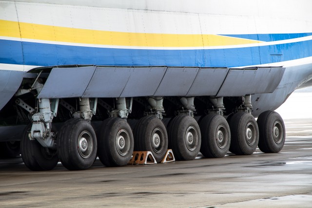 " There are a total of 32 wheels on the AN-225 Photo: Jacob Pfleger | AirlineReporter "