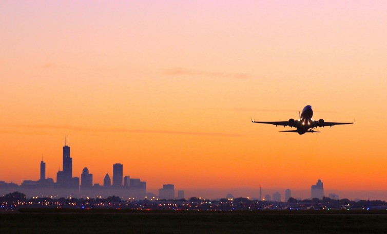 A Southwest Airlines 737 departs Midway Airport leaving behind the iconic Chicago skyline. Photo: Jim Wissemes (CC BY-NC-ND 2.0)