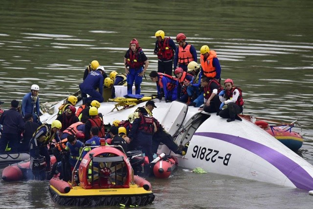 Another look at those who are trying to find the cause of #GE235's crash - Photo: Rescuers are on top of the crashed ATR-72 - Photo: Eddie Yu