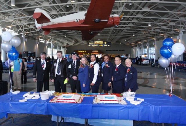 US Airways employees celebrate the final 767 flight - Photo: | NYCAvation