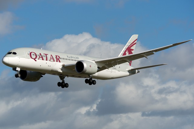 A Qatar Airways 787 landing at London's Heathrow airport. Photo  - Bernie Leighton | AirlineReporter