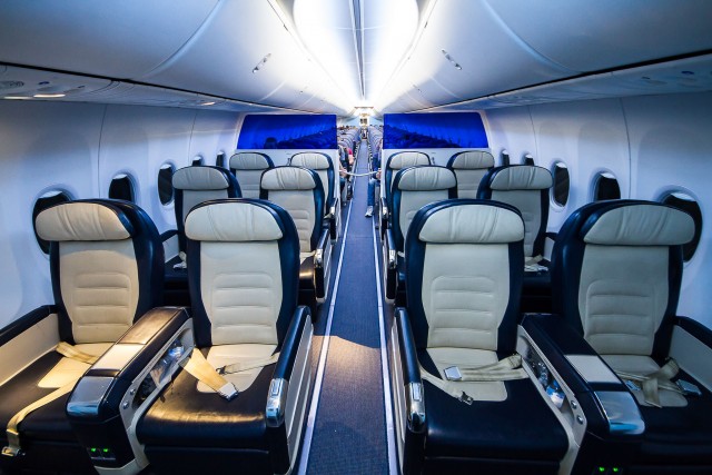The trendy business class cabin on FlyDubai Photo: Jacob Pfleger | AirlineReporter