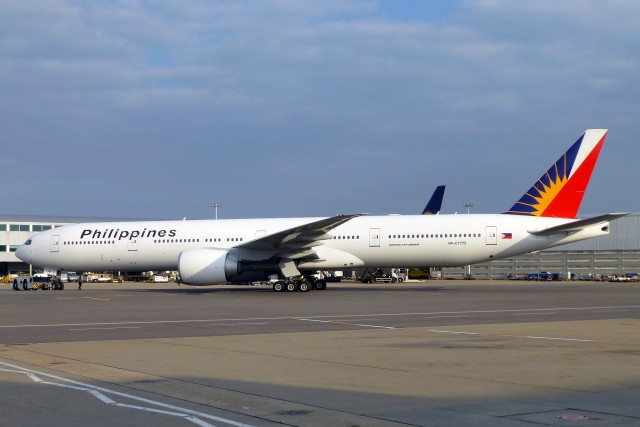 Philippine Airlines' 777-300ER pushes back - Photo: John Taggart | Flickr CC