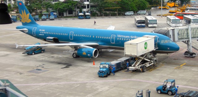 A Vietnam Airlines' Airbus A321 seen at HAN - Photo: David McKelvey | Flickr CC