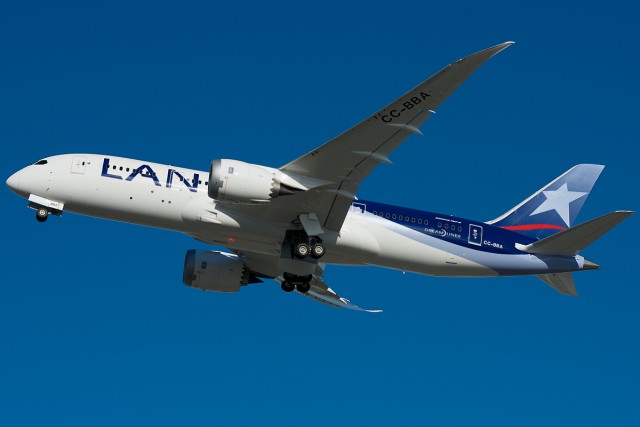 LAN 787-8 Dreamliner at takeoff - Photo: Bernie Leighton | AirlineReporter