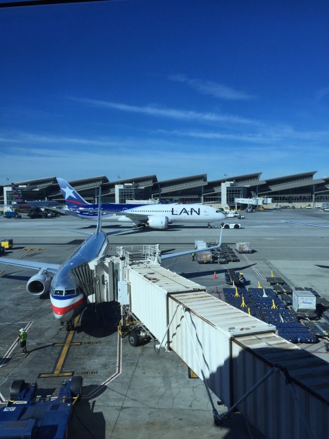 Caught a view of my ride from the AAdmirals Club - Photo: Blaine Nickeson | AirlineReporter