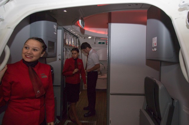 Boarding the LAN 787-8 with a smile - Photo: Ben Granucci | AirlineReporter