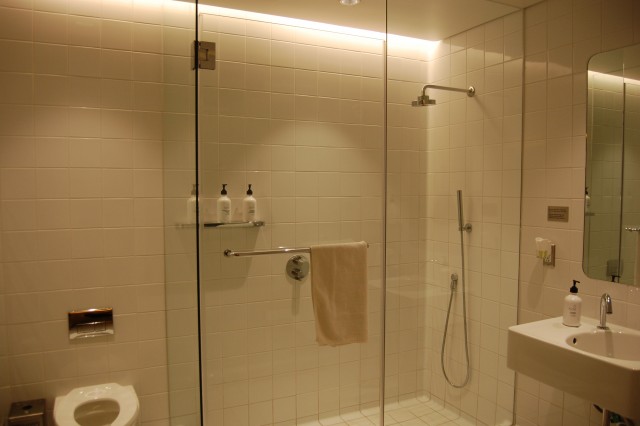 Shower suite in the QF First Lounge - Photo: Blaine Nickeson | AirlineReporter