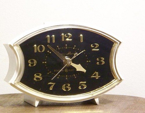 4am is early. Super super - Photo: alexkerhead | Flickr CC