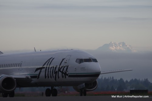 The Alaska Airlines Boeing 737-400 Combi (reg N762AS) arrives to SEA