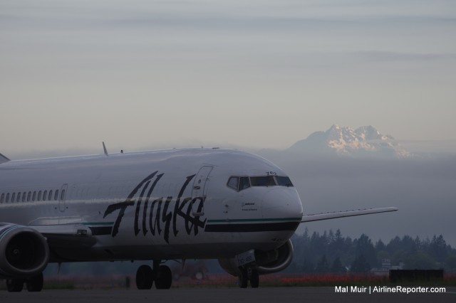 The Alaska Airlines Boeing 737-400 Combi (reg N762AS) arrives to SEA