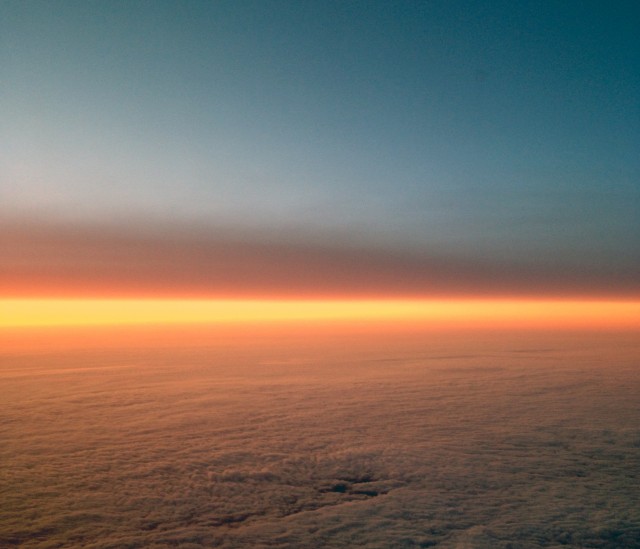 Flying somewhere over the Atlantic - Photo Lauren Darinielle
