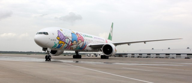 The Shining Star Hello Kitty 777 arrives to Houston - Photo: David Parker Brown | AirlineReporter