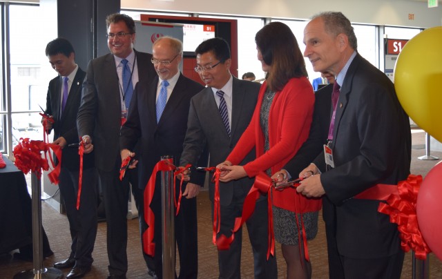 Port of Seattle Commissioner John Creighton, representatives from Hainan Airlines, and others cut the official ribbon at gate S1. - Photo: Lauren Darnielle | AirlineReporter