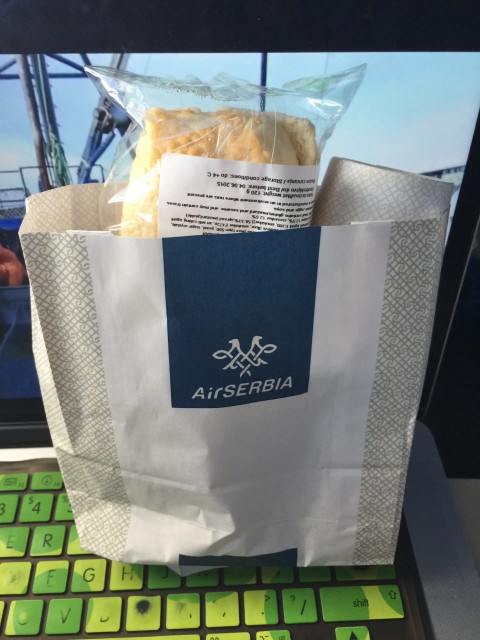 An Air Serbia lunch bag. - Photo: Bernie Leighton | AirlineReporter