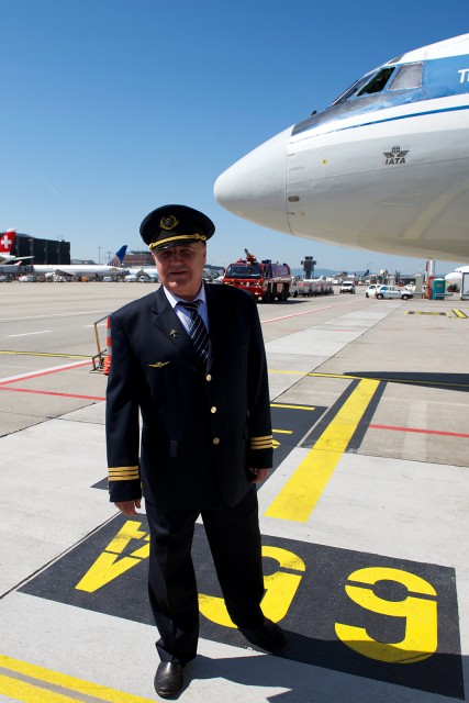 The flight's flight engineer had stumbled into instant celebrity. He seemed to enjoy it. - Photo: Bernie Leighton | AirlineReporter