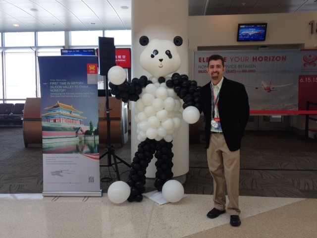 Me and the balloon panda hanging out at the gave - Photo: Micheal Restivo | AirlineReporter