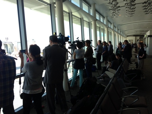 All lined up to catch the arrival - Photo: Michael | AirlineReporter