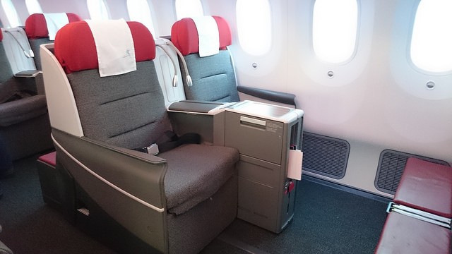 LATAM's harmonized business class product was designed by Priestmangoode and features a 2-2-2 layout - Photo: Jason Rabinowitz