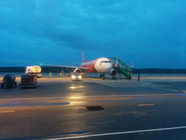 Thai AirAsia A320 at Krabi KBV) Airport Photo:David Delagarza | AirlineReporter.com