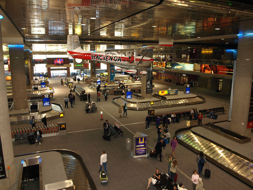 Baggage claim in Las Vegas - Photo: gtarded | FlickrCC