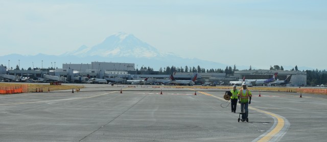 Taxiway Mike at Sea-Tac Airport is closed during construction of runway 16C/34C. - Photo: Lauren Darnielle | AirlineReporter