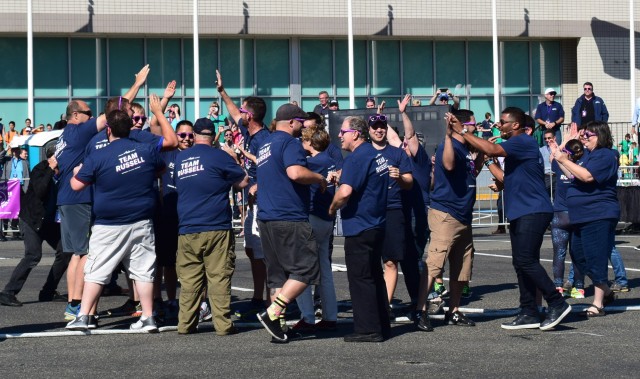 Team Russell celebrates their victory - Photo: Lauren Darnielle | AirlineReporter