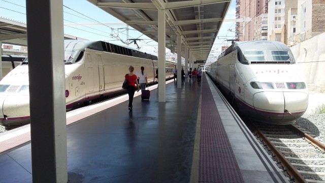 Platform at Alicante station - Photo Ant Richards